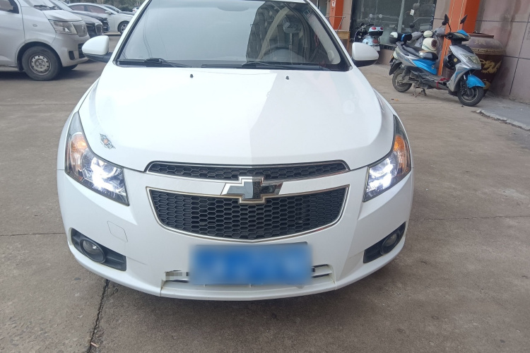 雪佛兰 科鲁兹 2013款 1.8L SE AT车身外观2