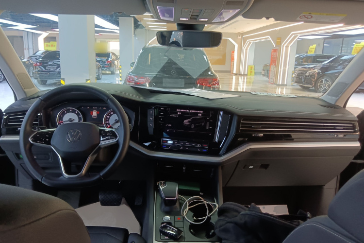 大众 途锐 2021款 2.0TSI 领航特别版中控内饰7002