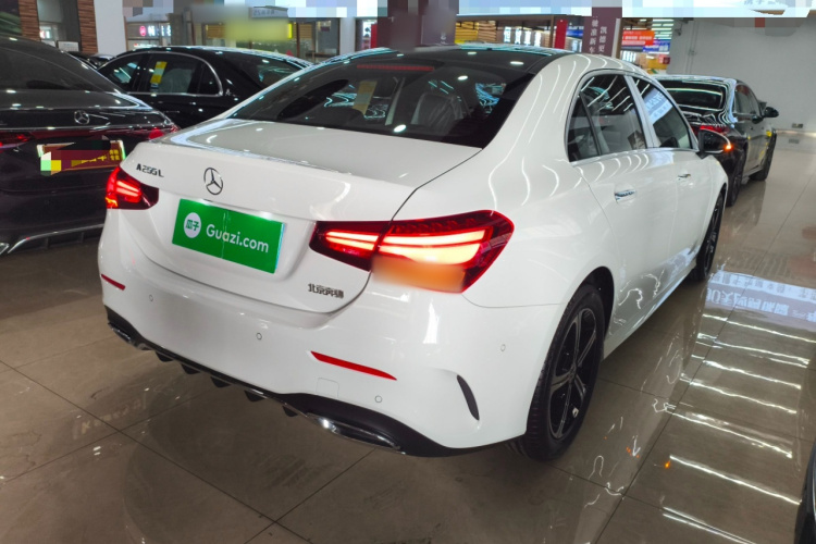 奔驰A级 2025款 A 200 L 时尚型车身外观6005