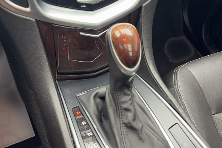 凯迪拉克SRX 2013款 3.0L 精英型中控内饰7004