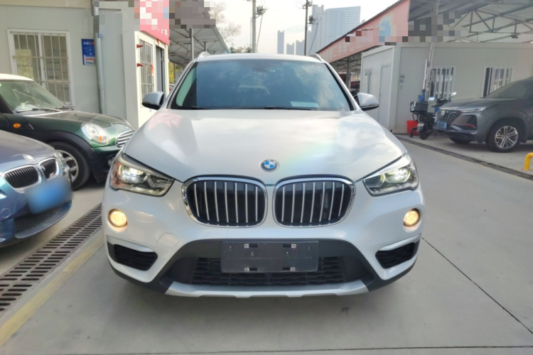 宝马X1 2018款 xDrive20Li 尊享型车身外观2