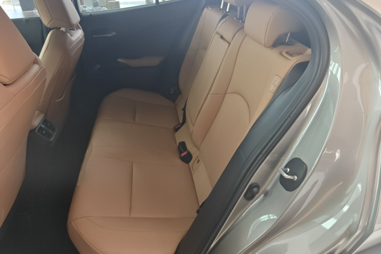 雷克萨斯UX 2022款 260h 探·趣版中控内饰7004