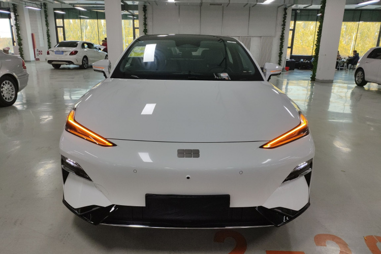 吉利银河 银河E8 2025款 575km 探索智驾版车身外观2