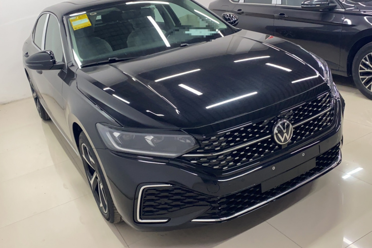 大众 帕萨特 2025款 出众款 330TSI 星空精英版车身外观6002