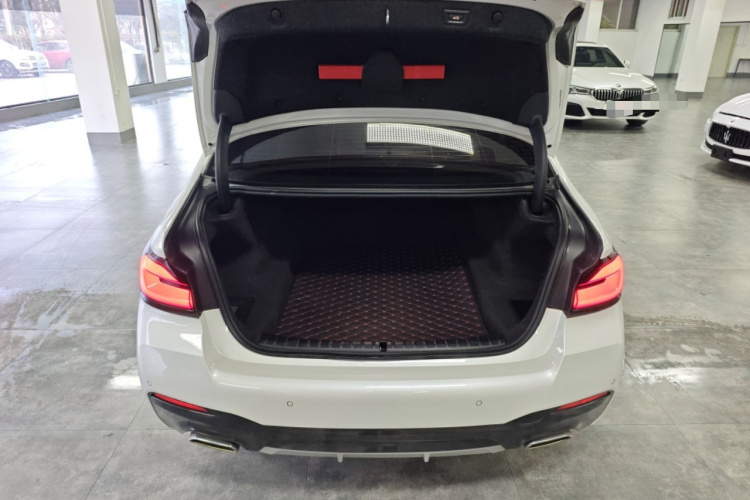 宝马5系 2022款 改款二 525Li M运动套装机舱底盘23