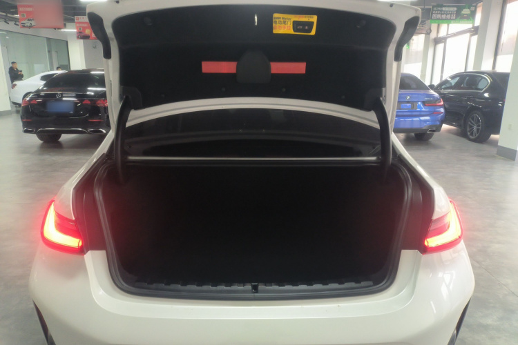 宝马3系 2024款 325Li M运动曜夜套装机舱底盘23