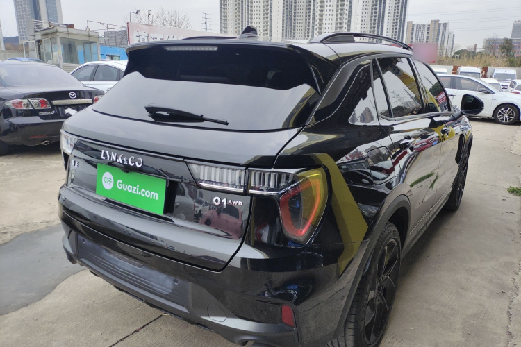 领克01 2021款 2.0TD 四驱暗夜版车身外观7