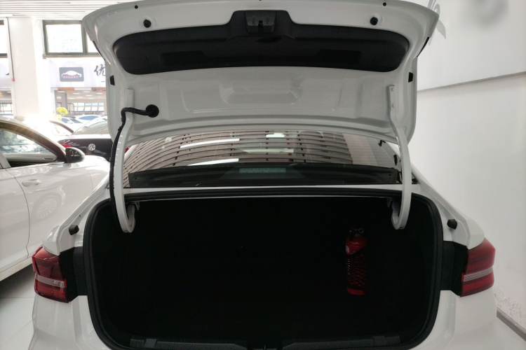 大众 朗逸 2021款 1.5L 自动舒适版机舱底盘23