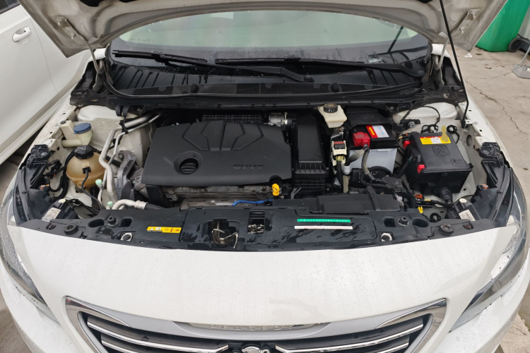 标致408 2014款 1.8L 自动豪华版机舱底盘24