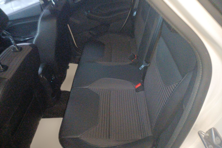 福特 福克斯 2018款 两厢经典 1.6L 自动风尚型智行版中控内饰7004