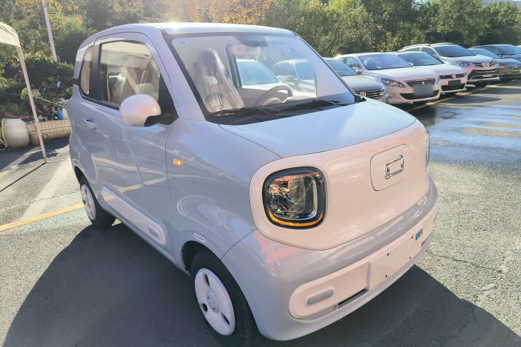 奔腾小马 2026款 222km 闪耀马车身外观3