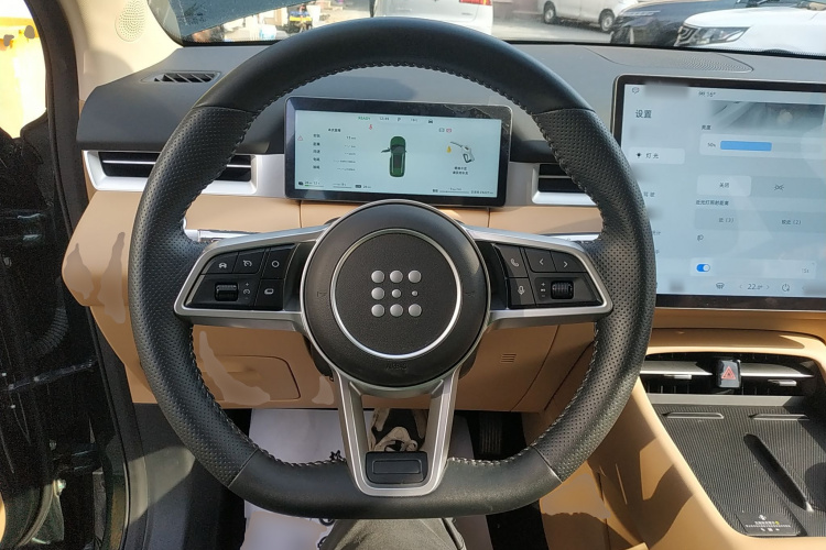 蓝电E5 PLUS 2025款 120km 标准续航版 7座中控内饰13