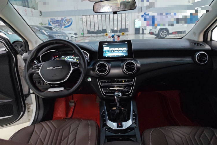 北京汽车 北京U5 2020款 1.5L 手动尊贵版 国VI中控内饰12