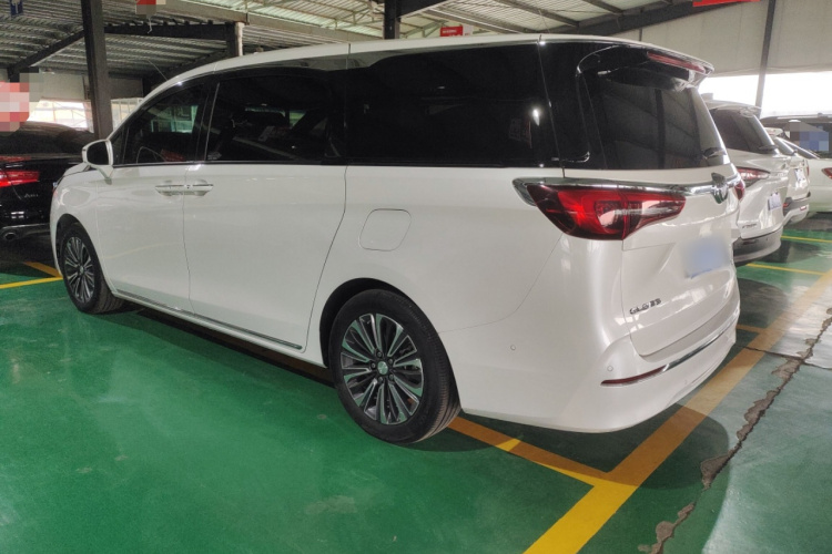 别克GL8 2023款 ES陆尊 豪华型车身外观4