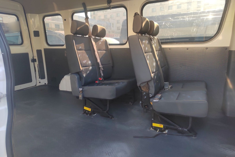 东风御风 御风 2021款 2.0T动力王前驱物流车长轴中顶6-9座国VI ZD20中控内饰7005