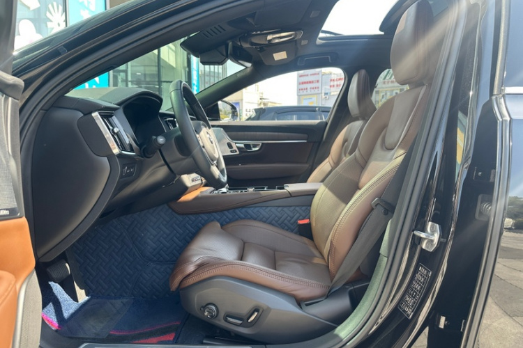 沃尔沃S90新能源 2022款 T8 E驱混动 智雅豪华版中控内饰7006