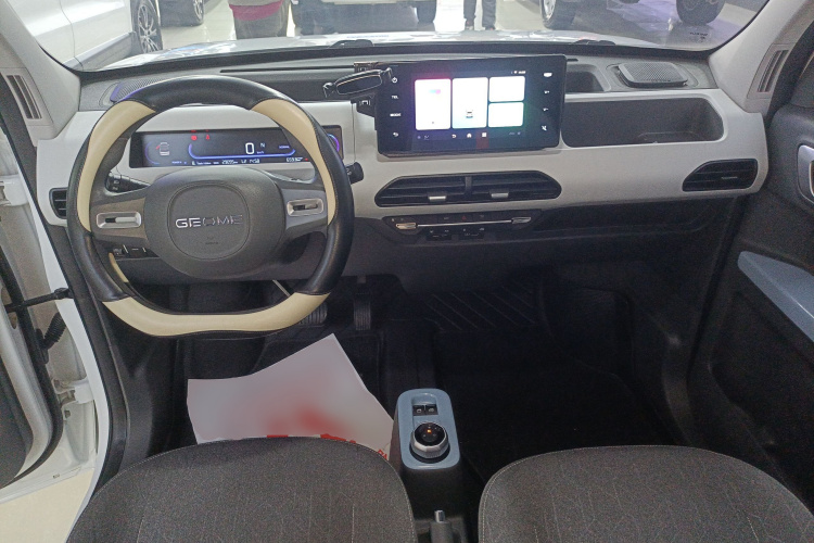 吉利银河 2023款 熊猫mini 200km 耐力熊中控内饰7002