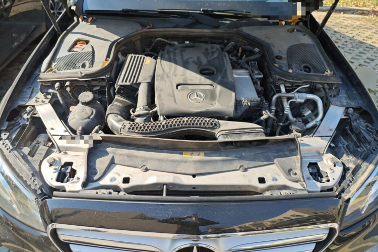 奔驰E级 2019款 E 300 L 运动时尚型局部细节24