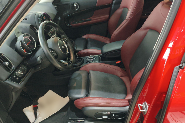 MINI Countryman 2017款 1.5T COOPER ALL4 非常假日版 辣椒红局部细节19