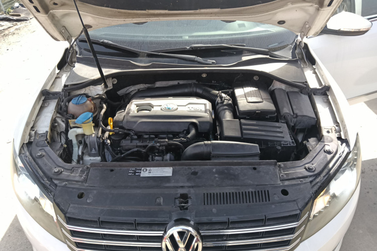 大众 帕萨特 2015款 1.8TSI DSG尊荣版机舱底盘24