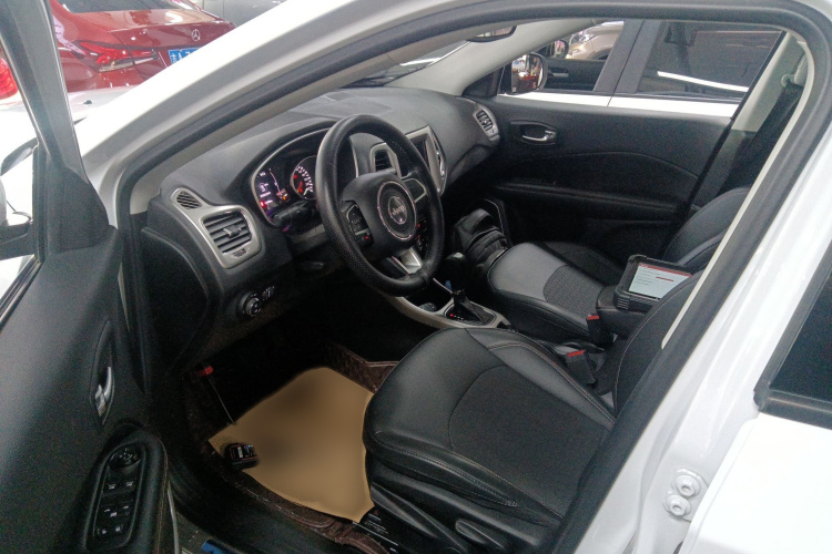 Jeep 指南者 2020款 220T 自动领先版局部细节19