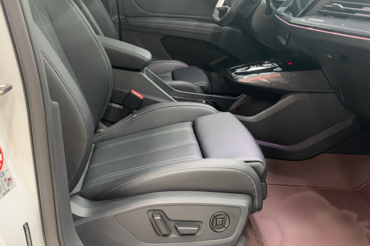 奥迪Q4 e-tron 2024款 50 e-tron quattro 创境曜夜版局部细节41