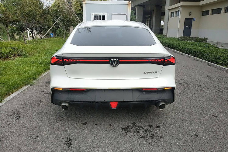 长安UNI-V 2022款 1.5T 尊贵型车身外观6004