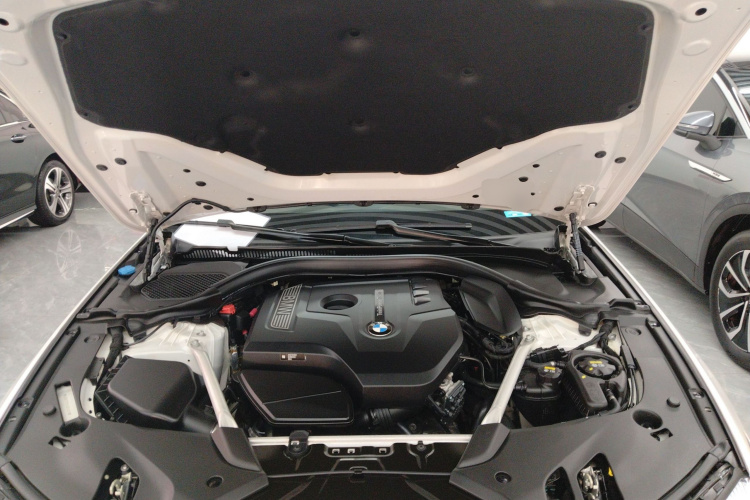 宝马5系 2020款 525Li M运动套装机舱底盘24