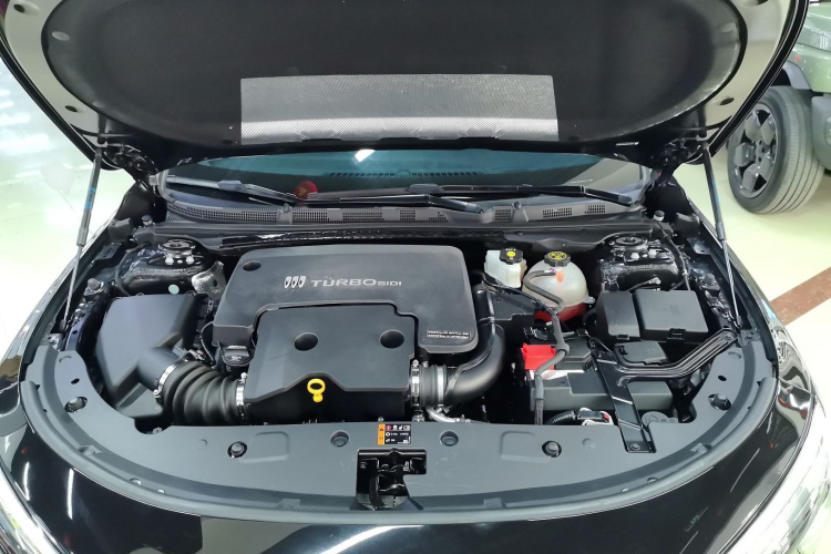 别克 君越 2023款 改款 25T 越行版机舱底盘24