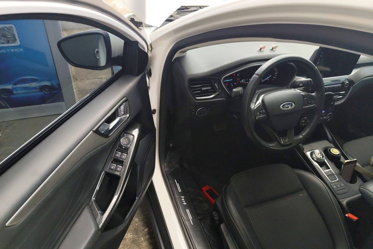 福特 福克斯 2019款 两厢 EcoBoost 180 自动锋潮型中控内饰20