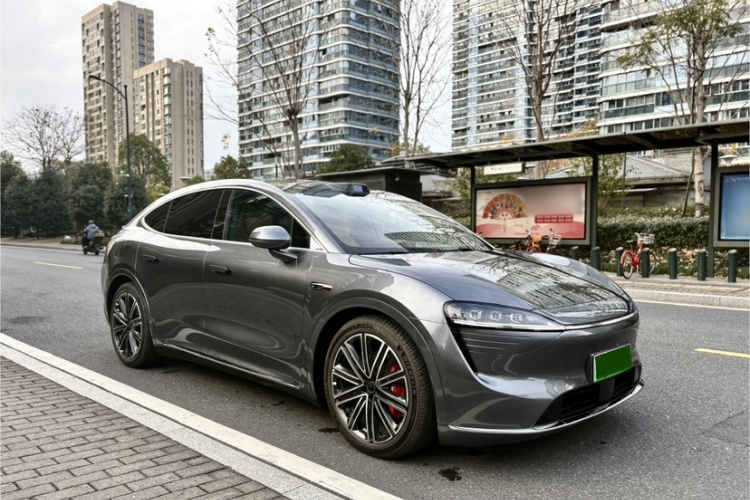 鸿蒙智行 智界R7 2025款 增程 331km Ultra车身外观6005