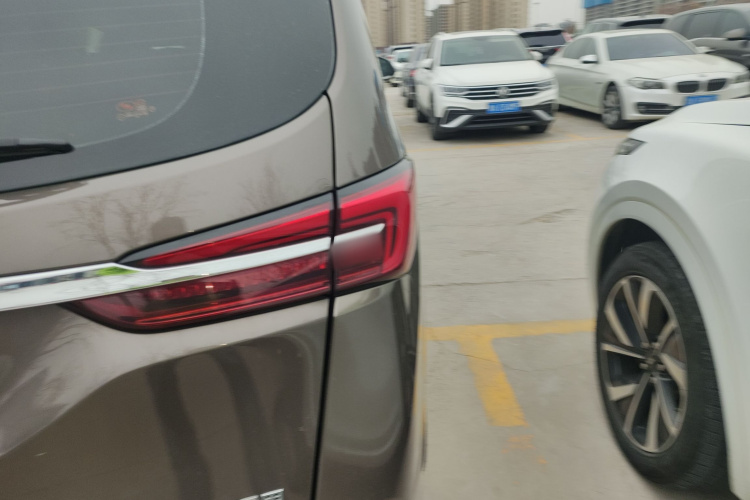 别克GL8 2022款 陆上公务舱 652T 舒适型车身外观6006