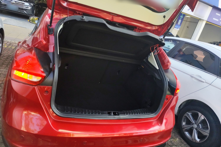 福特 福克斯 2017款 两厢 1.6L 自动风尚型智行版机舱底盘23