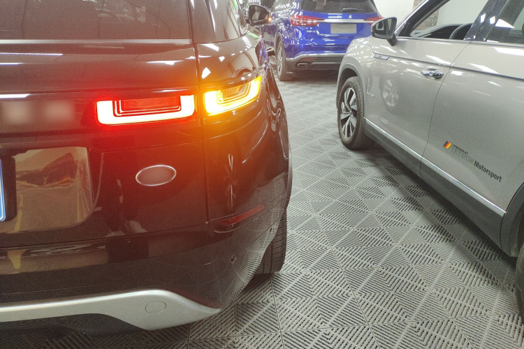 路虎 揽胜星脉 2022款 250PS 熠金珍藏版车身外观9