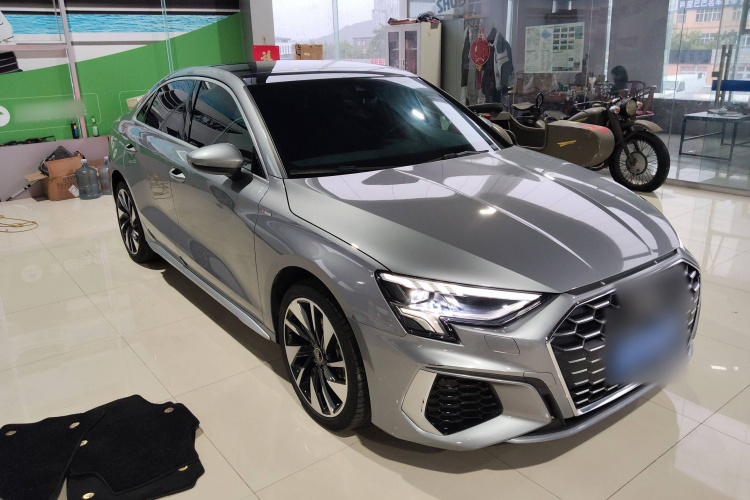 奥迪A3 2024款 A3L Limousine 35 TFSI 时尚运动型车身外观3
