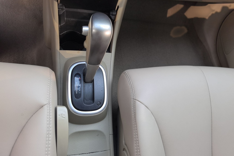 日产 骐达TIIDA 2011款 1.6L CVT舒适型局部细节18