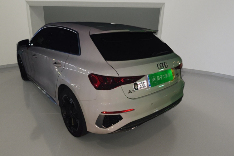 奥迪A3 2022款 Sportback 35 TFSI RS套件燃速型车身外观5