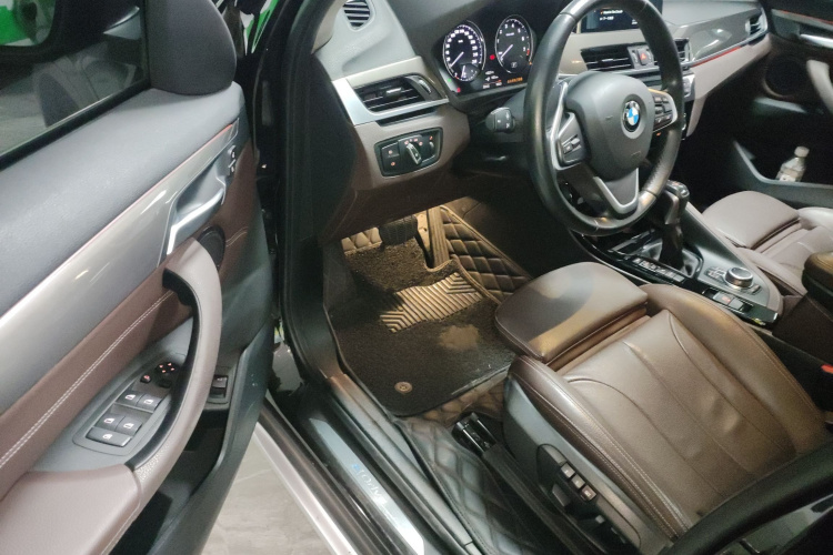 宝马X1新能源 2019款 xDrive25Le 里程升级版中控内饰7003