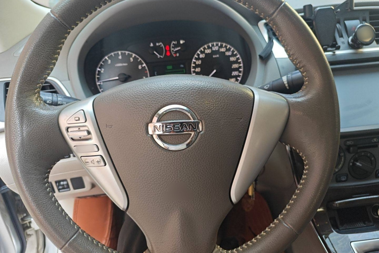 日产 轩逸 2012款 1.6XL CVT豪华版局部细节13