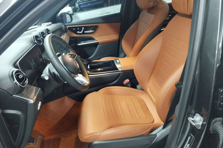 奔驰GLC 2024款 GLC 260 L 4MATIC 动感型 5座局部细节19