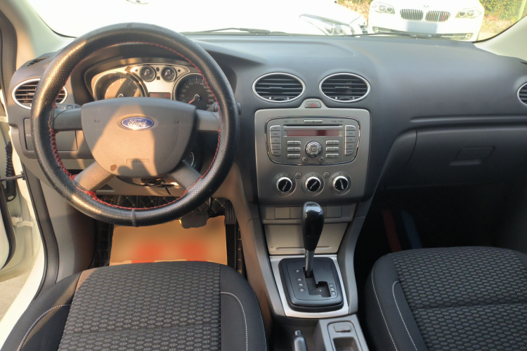 福特 福克斯 2013款 两厢经典 1.8L 自动基本型中控内饰12