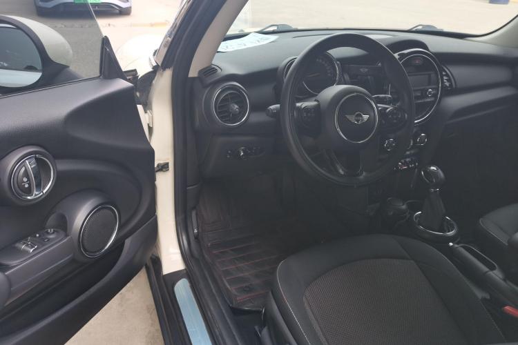 MINI 2016款 1.2T ONE 先锋派中控内饰7002
