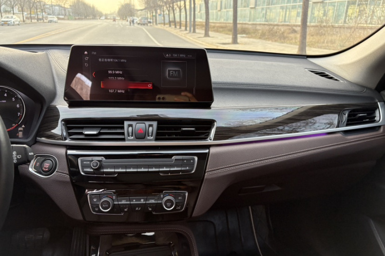 宝马X1 2021款 xDrive25Li 尊享型中控内饰7008