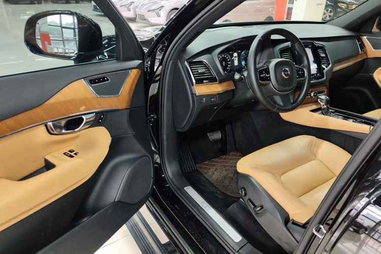 沃尔沃XC90 2018款 T6 智雅版 7座中控内饰7003
