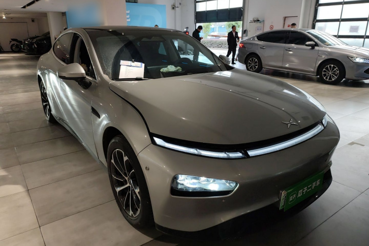 小鹏P7 2022款 480E车身外观3