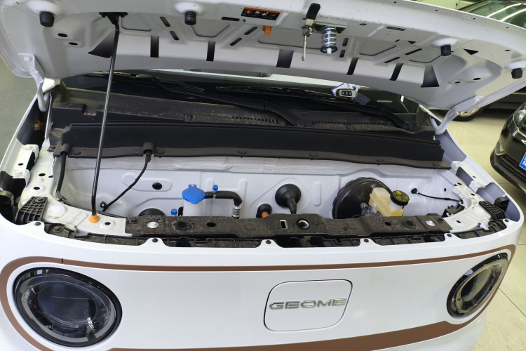 吉利银河 2024款 熊猫mini 200km 耐力熊机舱底盘24