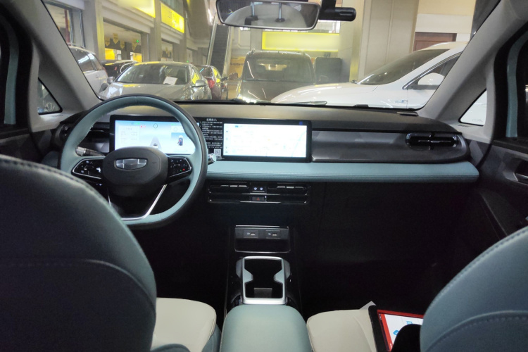 吉利几何E萤火虫 2024款 401km 萤光中控内饰7002