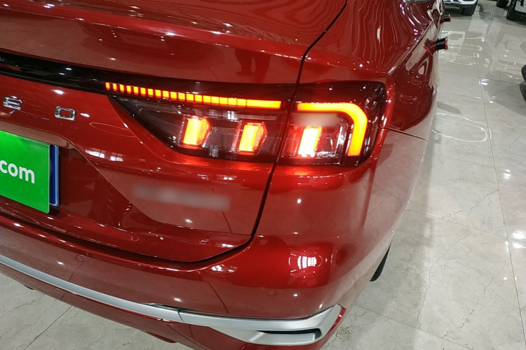 福特 蒙迪欧 2025款 2.0T EcoBoost 至尊型车身外观9