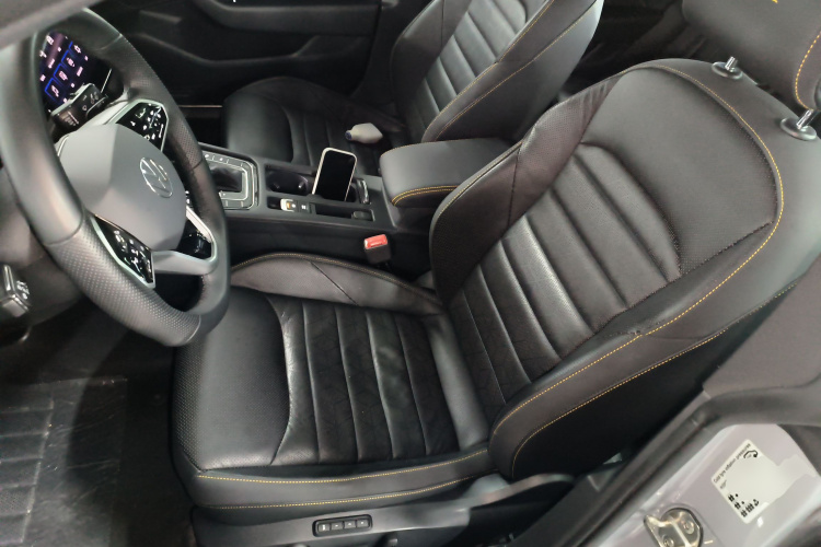 一汽-大众CC 2024款 380TSI 夺目版中控内饰19