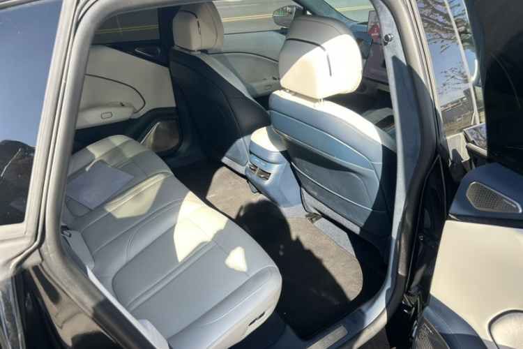 极氪007 2024款 后驱智驾版 75kWh中控内饰7004